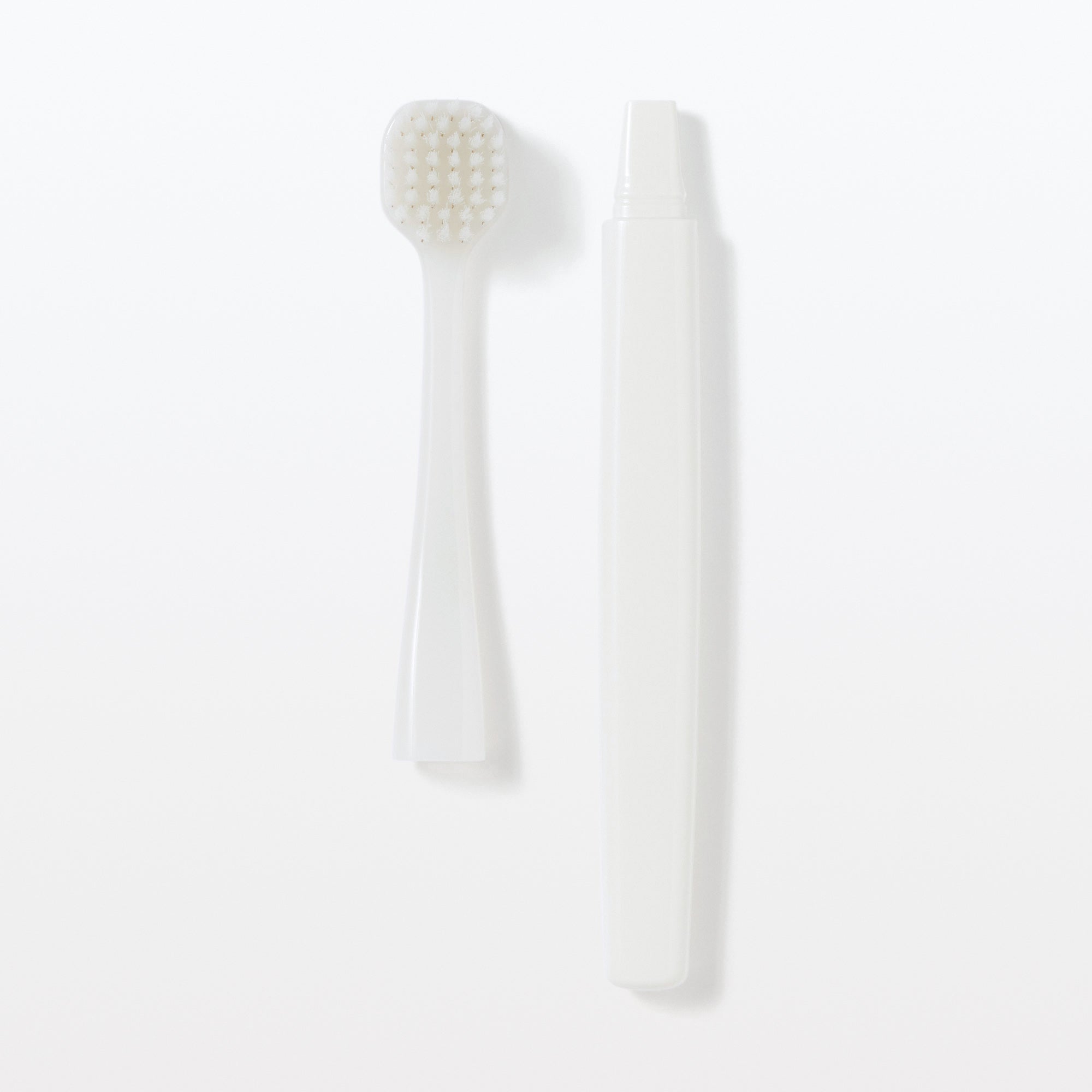 Replaceable Head Wide Medium Toothbrush - White